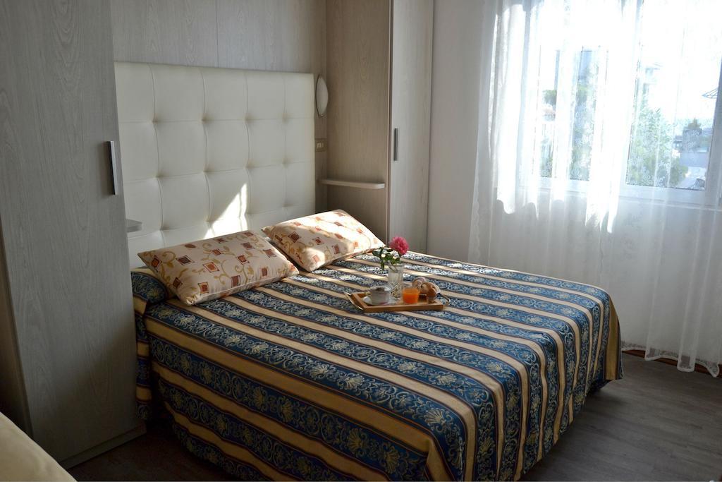 Hotel Vergilius Riccione Room photo